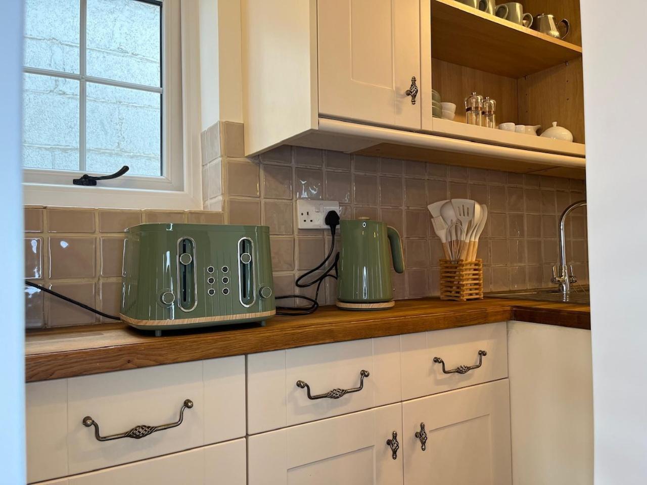 One Jubilee Cottages Shugborough Екстер'єр фото